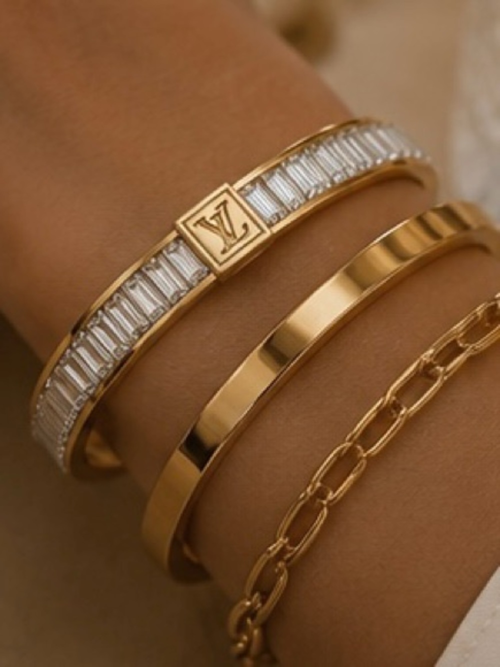 Luxury Gold LV Crystal Baguette Bracelet - Picture 3 of 6